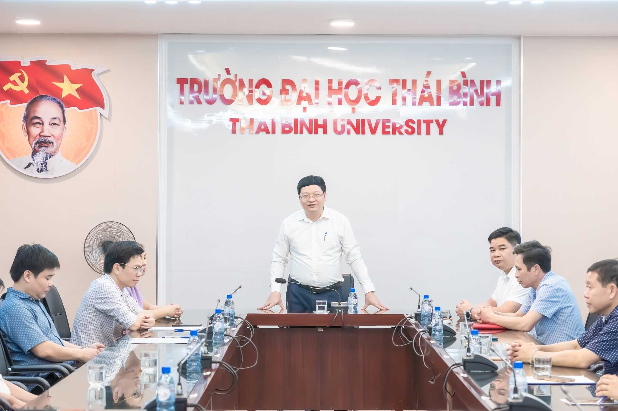 BAN GIÁM HIỆU TRƯỜNG ĐẠI HỌC THÁI BÌNH GẶP MẶT ĐOÀN KIỂM TRA CÔNG TÁC COI THI KỲ THI THPT QUỐC GIA NĂM 2025